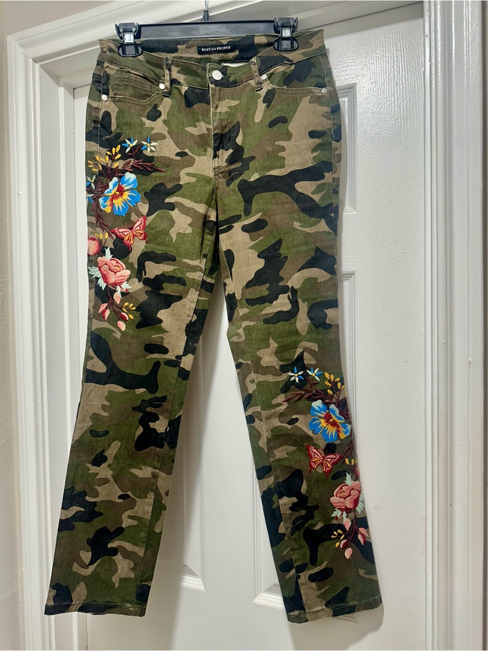 Camo Floral Embroidered Women’s Jeans - Straight Leg